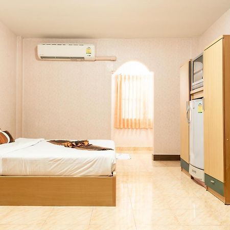 Pn Gold Resort Bang Saen Exterior photo