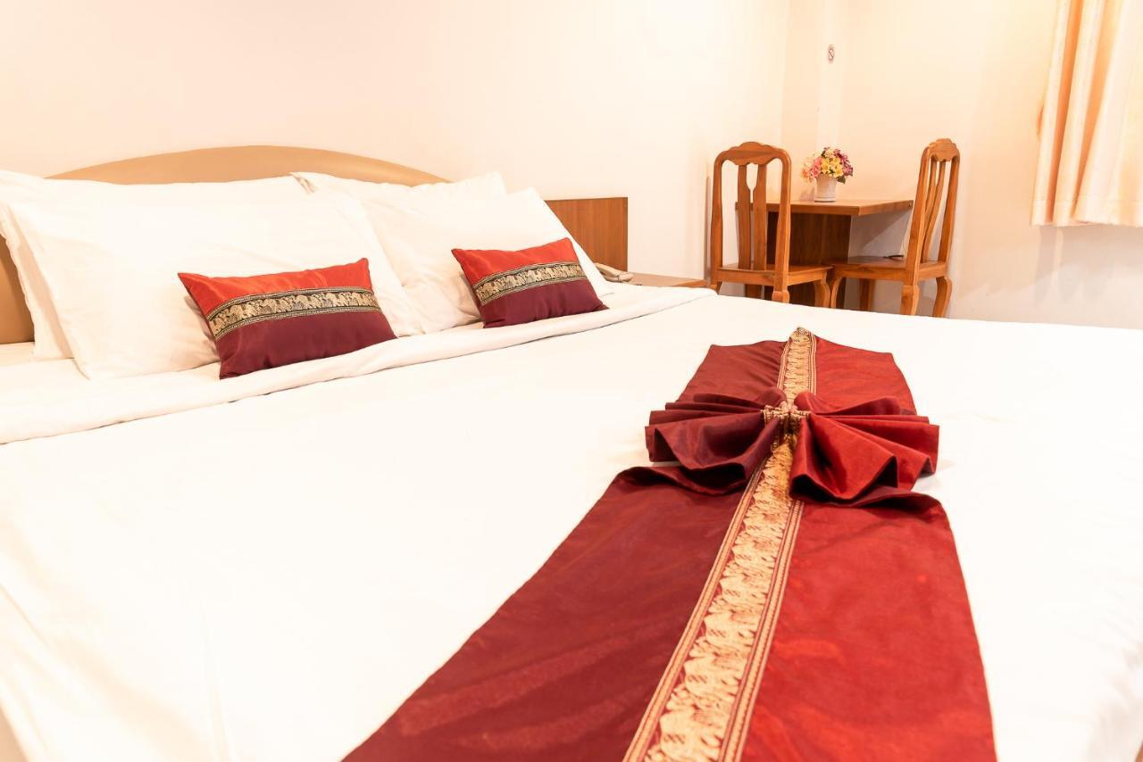 Pn Gold Resort Bang Saen Exterior photo