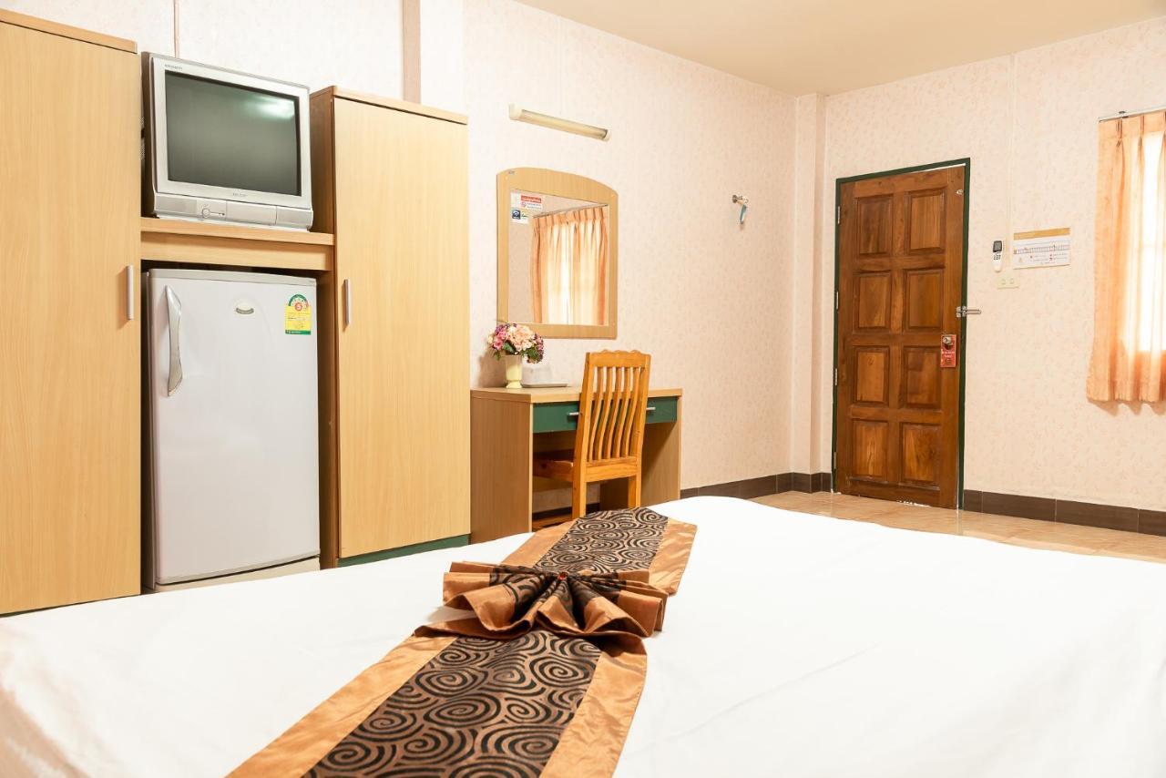 Pn Gold Resort Bang Saen Exterior photo