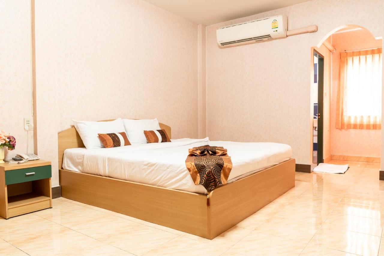 Pn Gold Resort Bang Saen Exterior photo