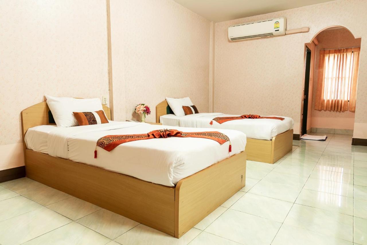 Pn Gold Resort Bang Saen Exterior photo