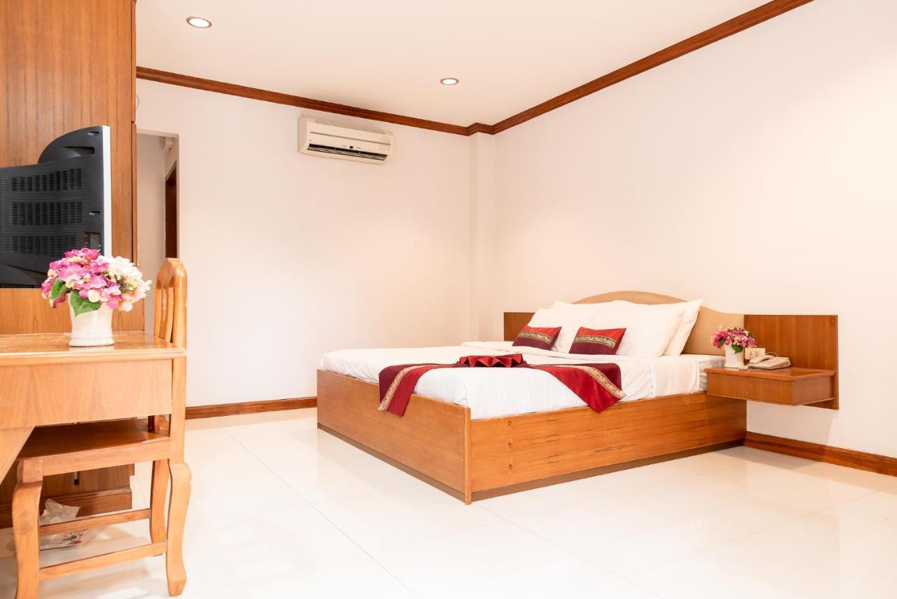 Pn Gold Resort Bang Saen Exterior photo