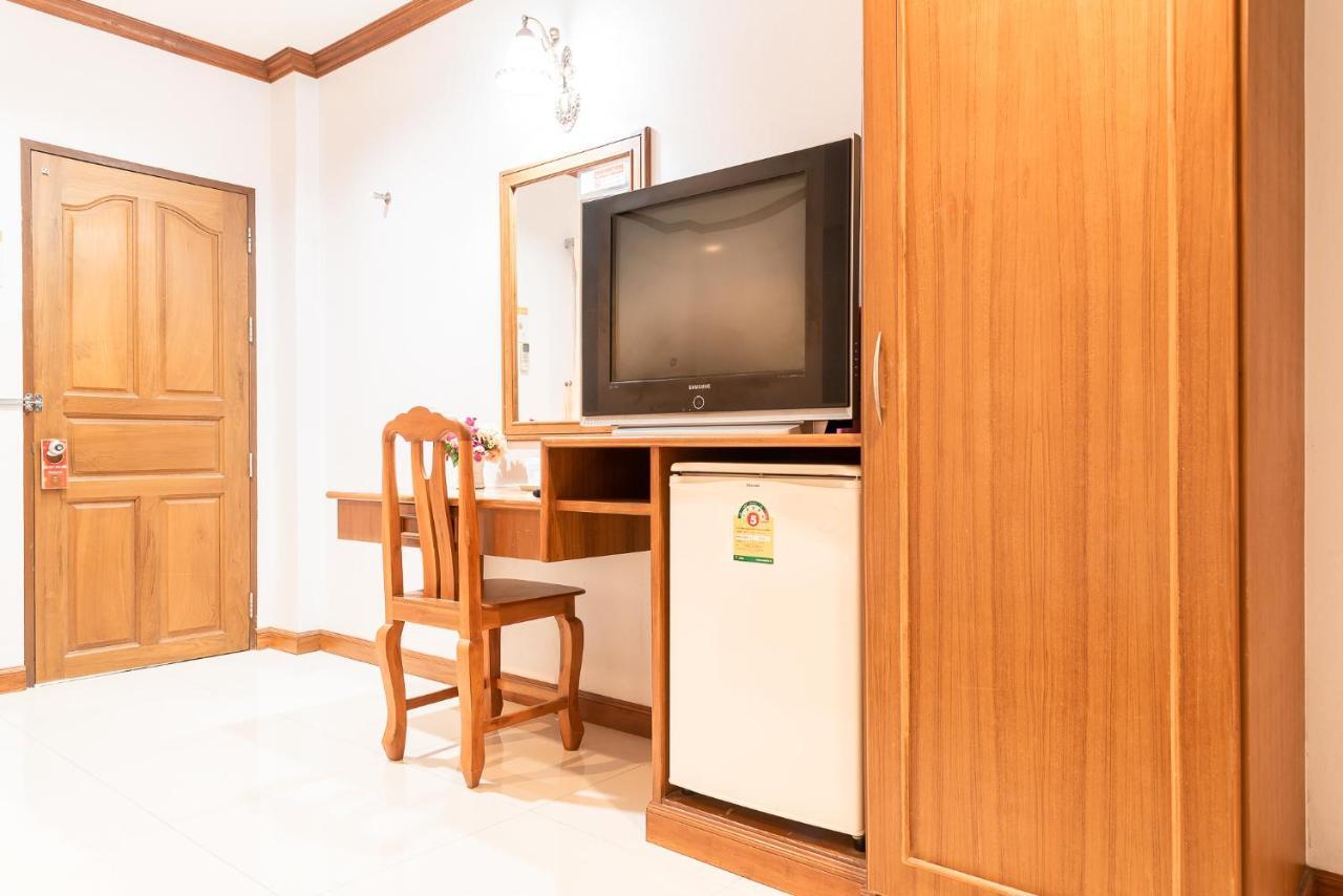 Pn Gold Resort Bang Saen Exterior photo