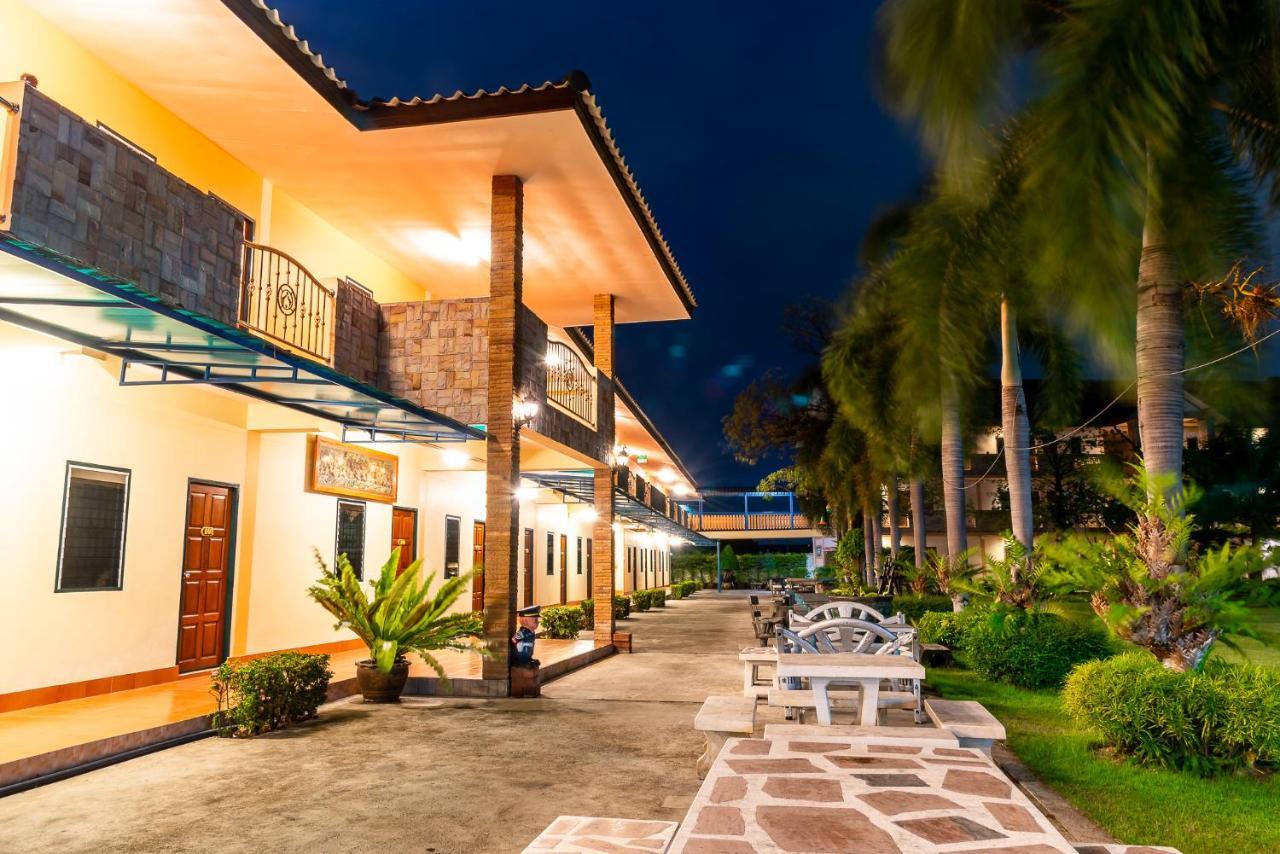 Pn Gold Resort Bang Saen Exterior photo