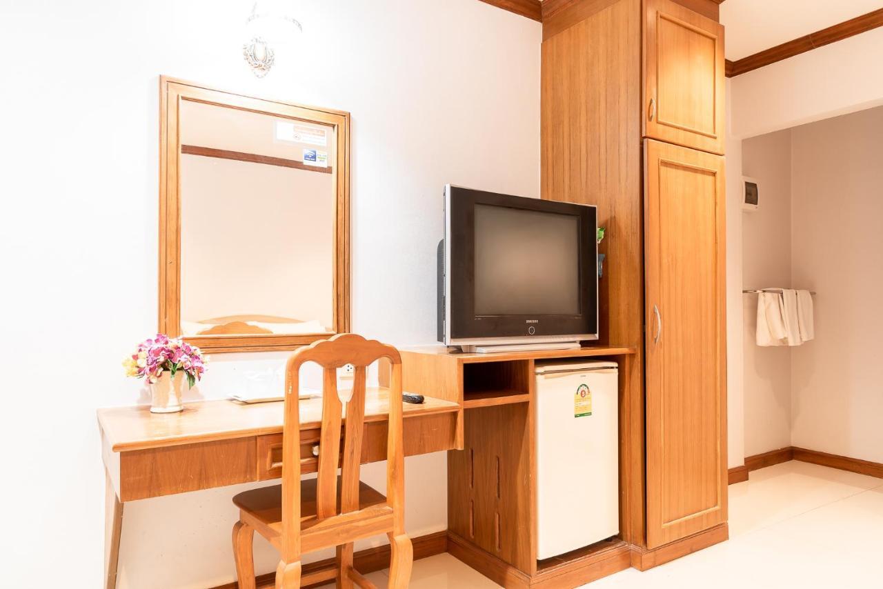 Pn Gold Resort Bang Saen Exterior photo