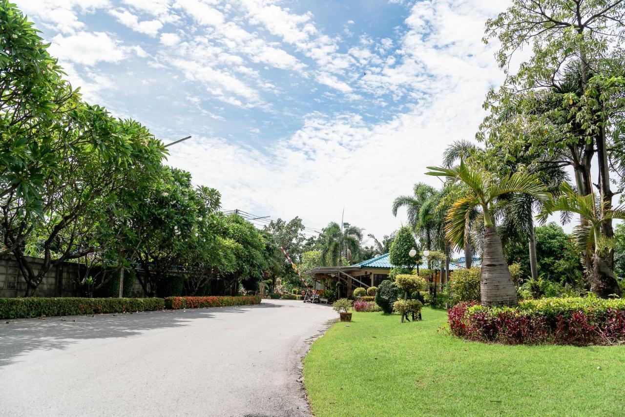 Pn Gold Resort Bang Saen Exterior photo