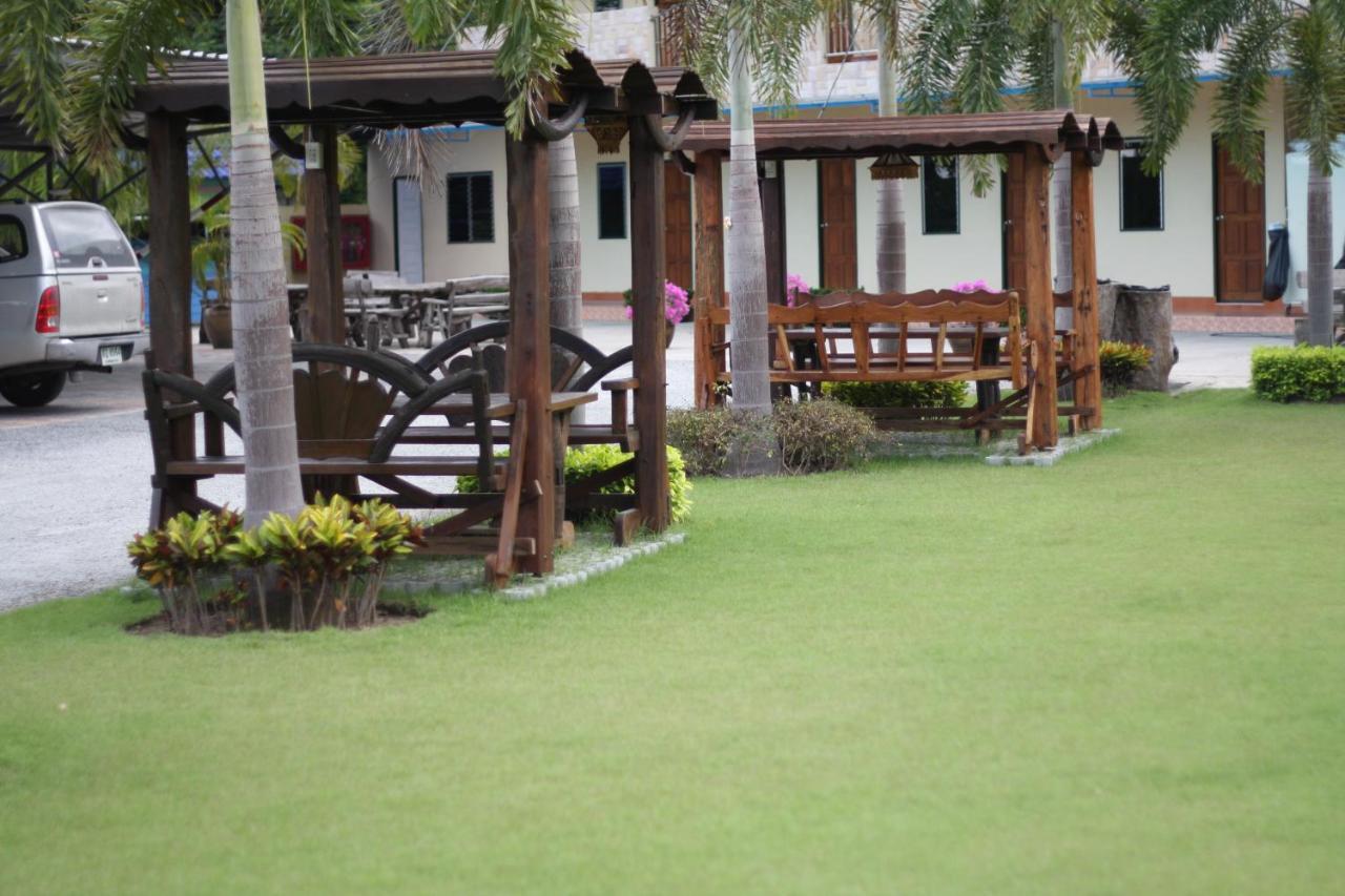 Pn Gold Resort Bang Saen Exterior photo