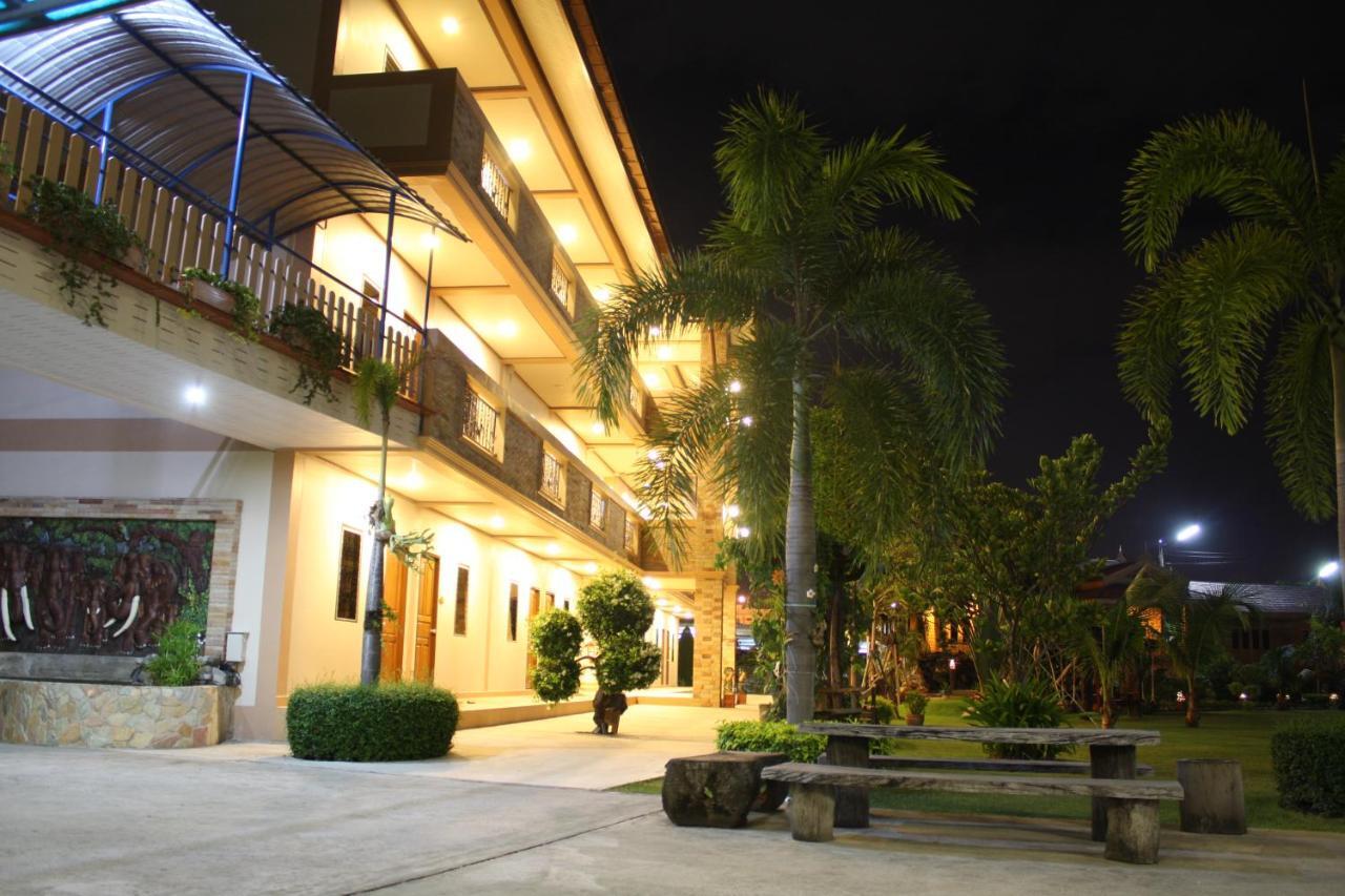 Pn Gold Resort Bang Saen Exterior photo