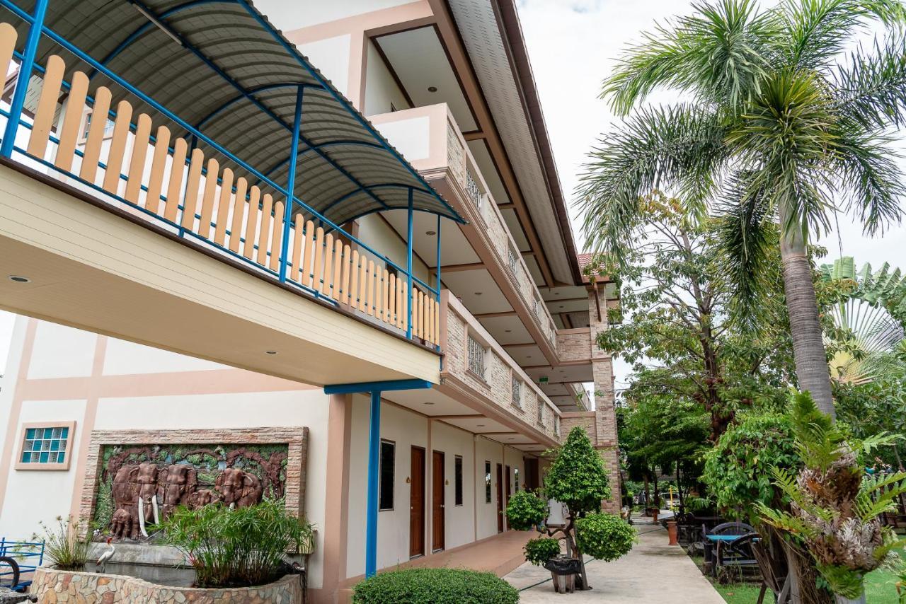 Pn Gold Resort Bang Saen Exterior photo
