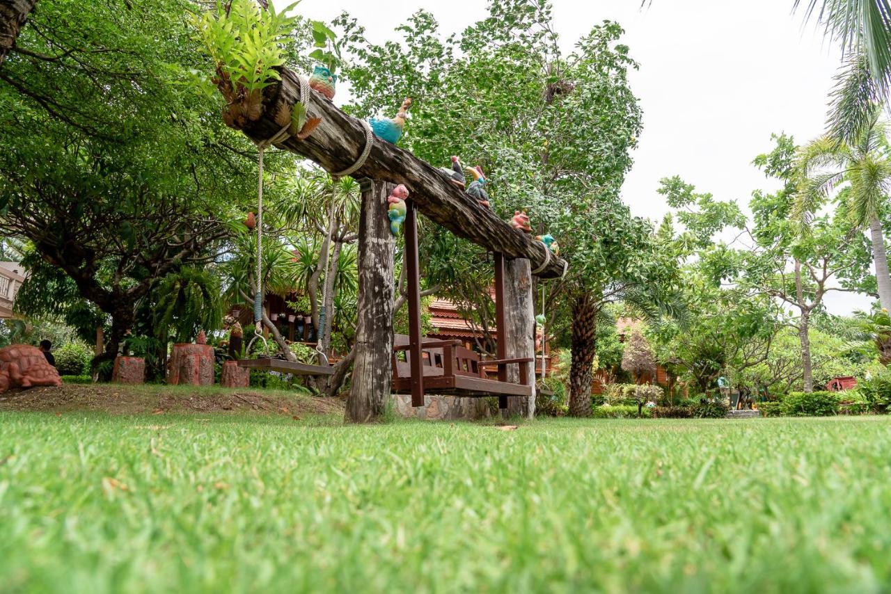 Pn Gold Resort Bang Saen Exterior photo