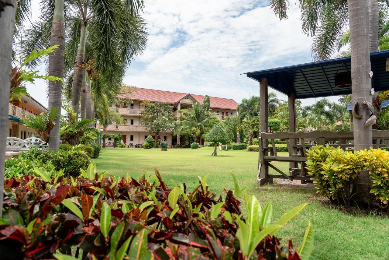 Pn Gold Resort Bang Saen Exterior photo