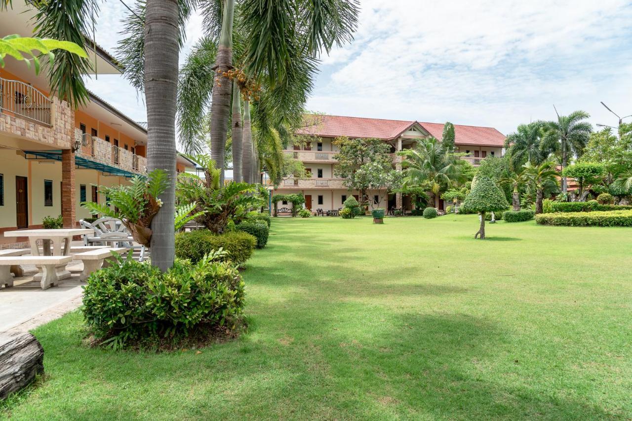 Pn Gold Resort Bang Saen Exterior photo
