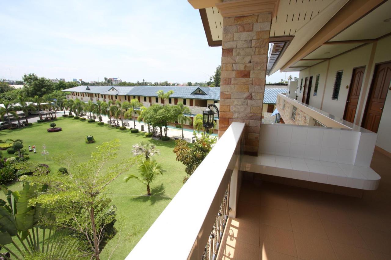 Pn Gold Resort Bang Saen Exterior photo