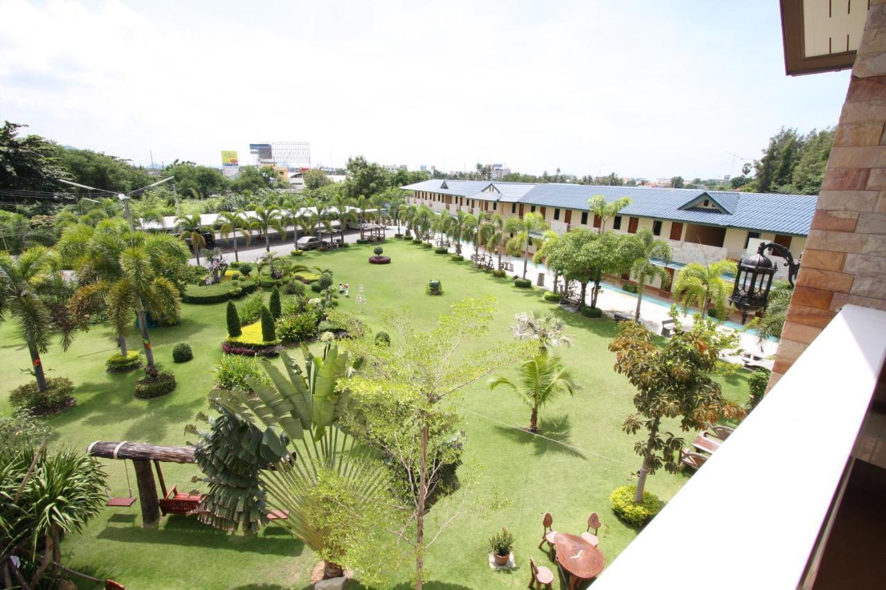 Pn Gold Resort Bang Saen Exterior photo